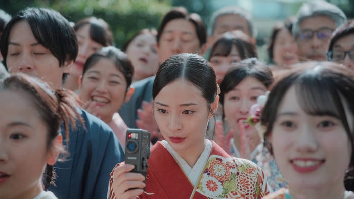 広瀬すず/「お正月を写そう♪2026 “チェキ(TM)”続・運命のもちつき」(提供写真)