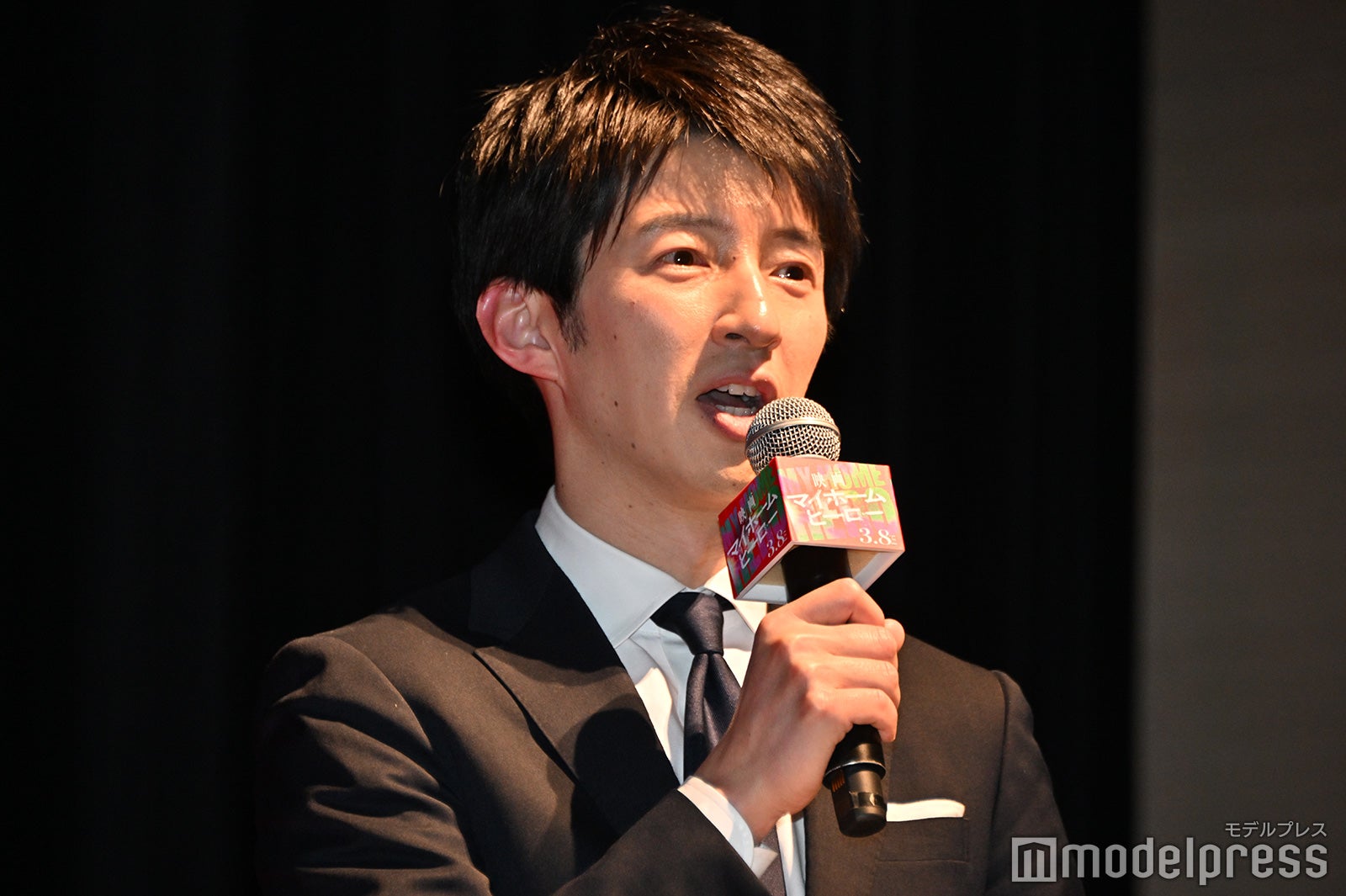 司会の杉山真也アナウンサー（C）モデルプレス