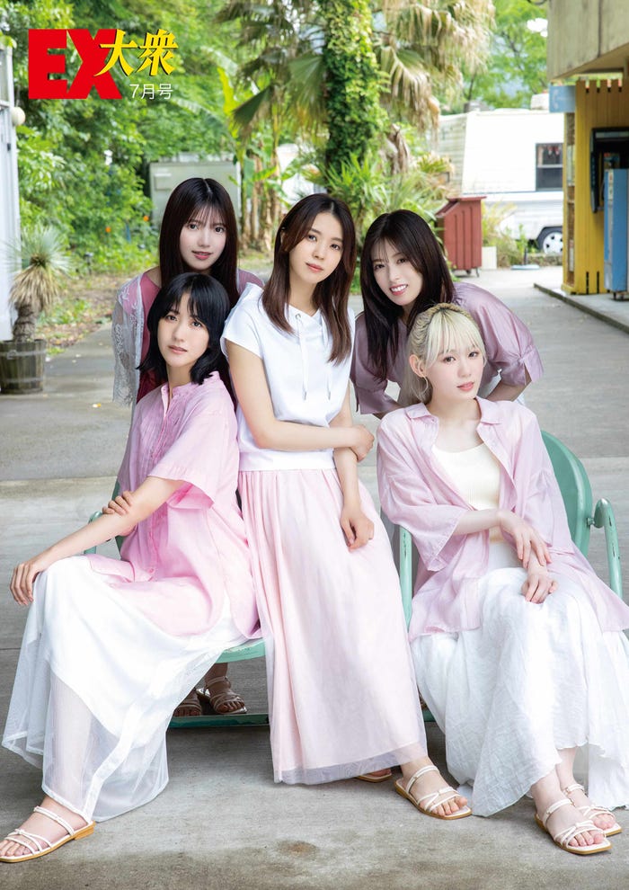 (上段左から)上村莉菜、小林由依、齋藤冬優花(下段左から)土生瑞穂、小池美波