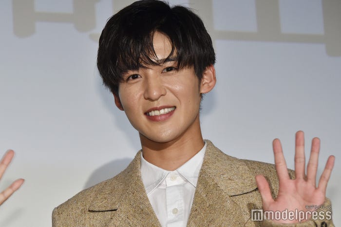 サプライズ登場した目黒蓮(C)モデルプレス
