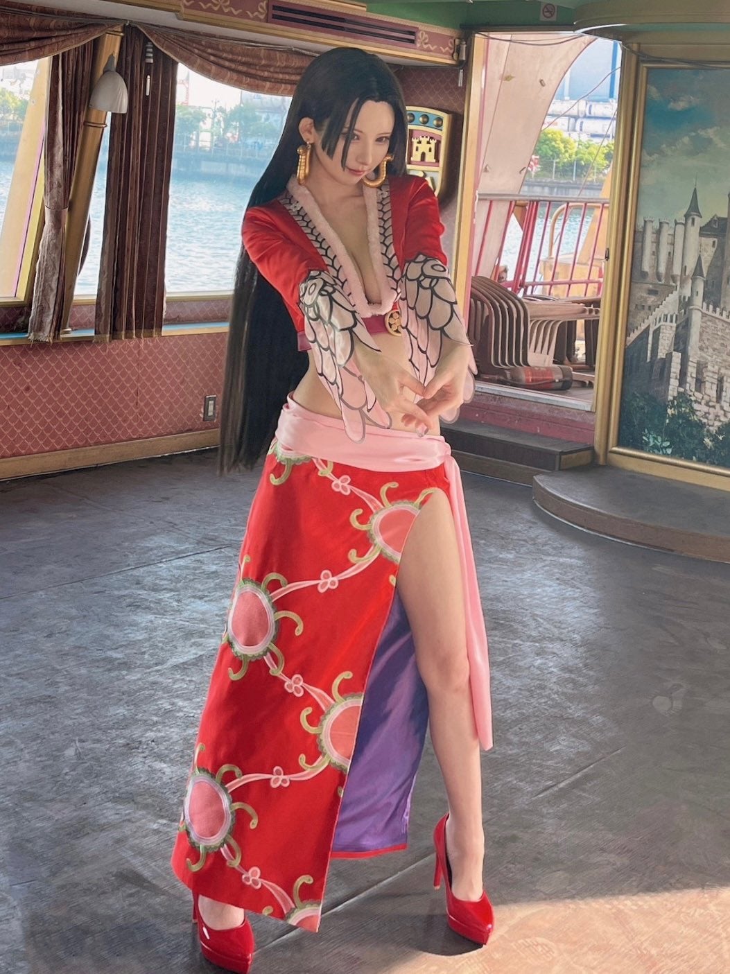 えなこ公式Twitterより