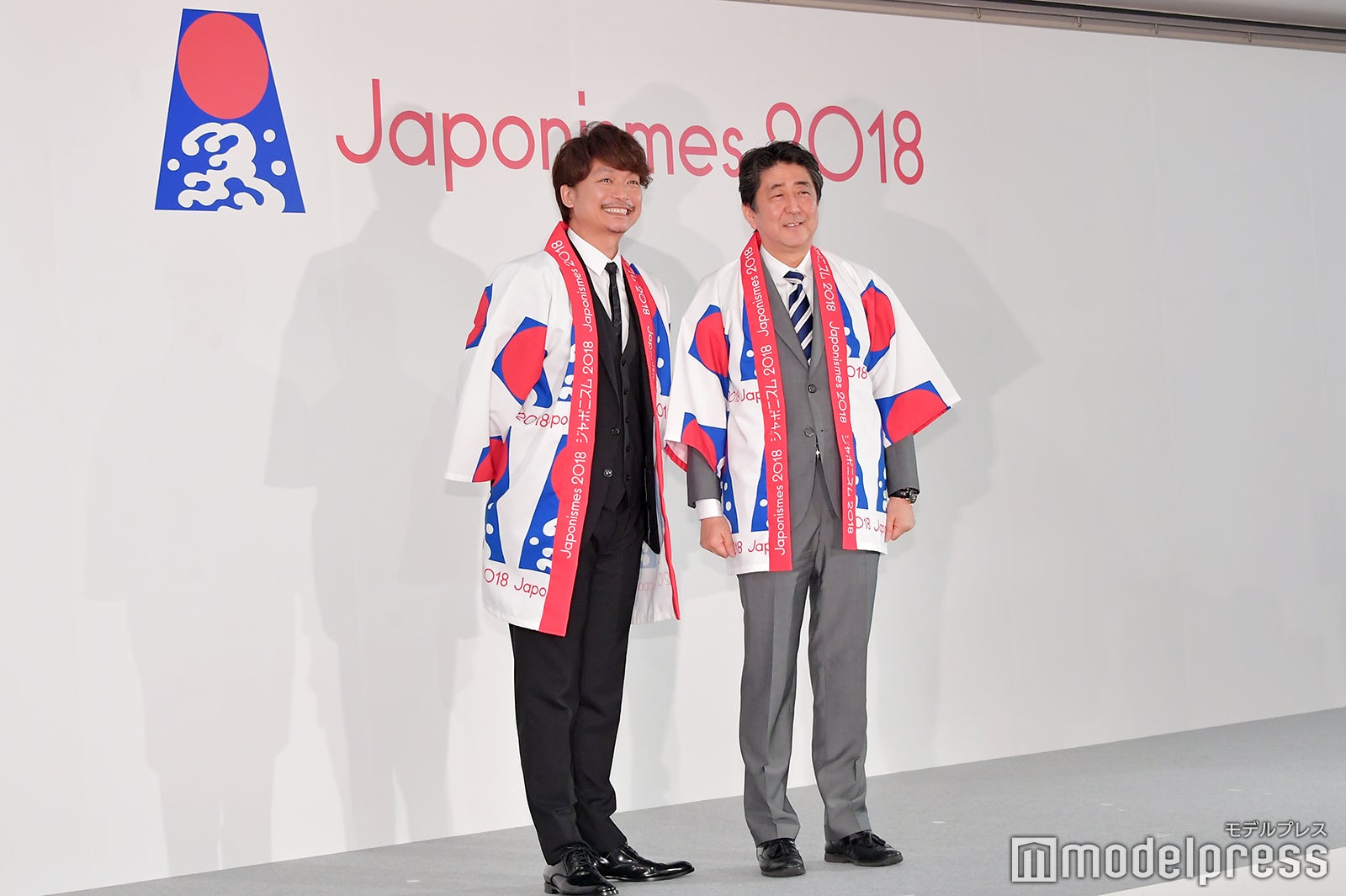 香取慎吾、安倍首相（C）モデルプレス