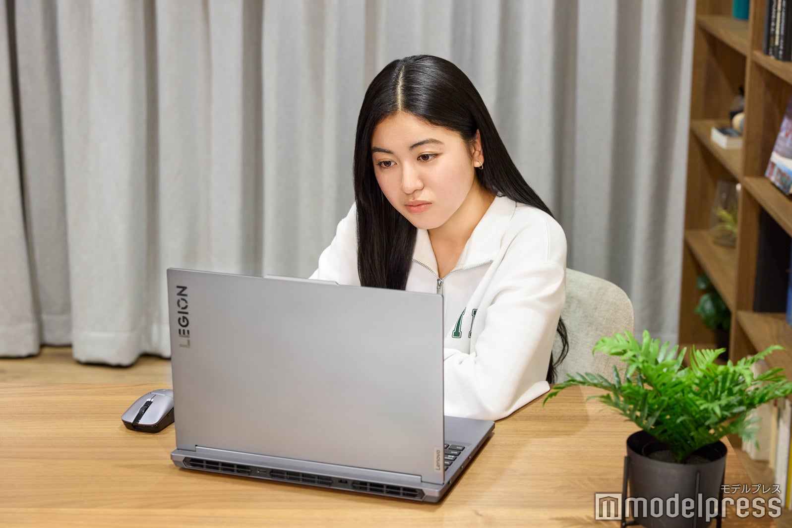 大画面で迫力ある映像が楽しめる「Legion 5i Gen 9」（C）モデルプレス