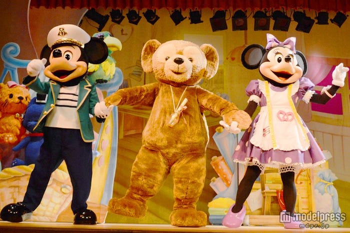 動き出したダッフィーに喜ぶミッキー&ミニー