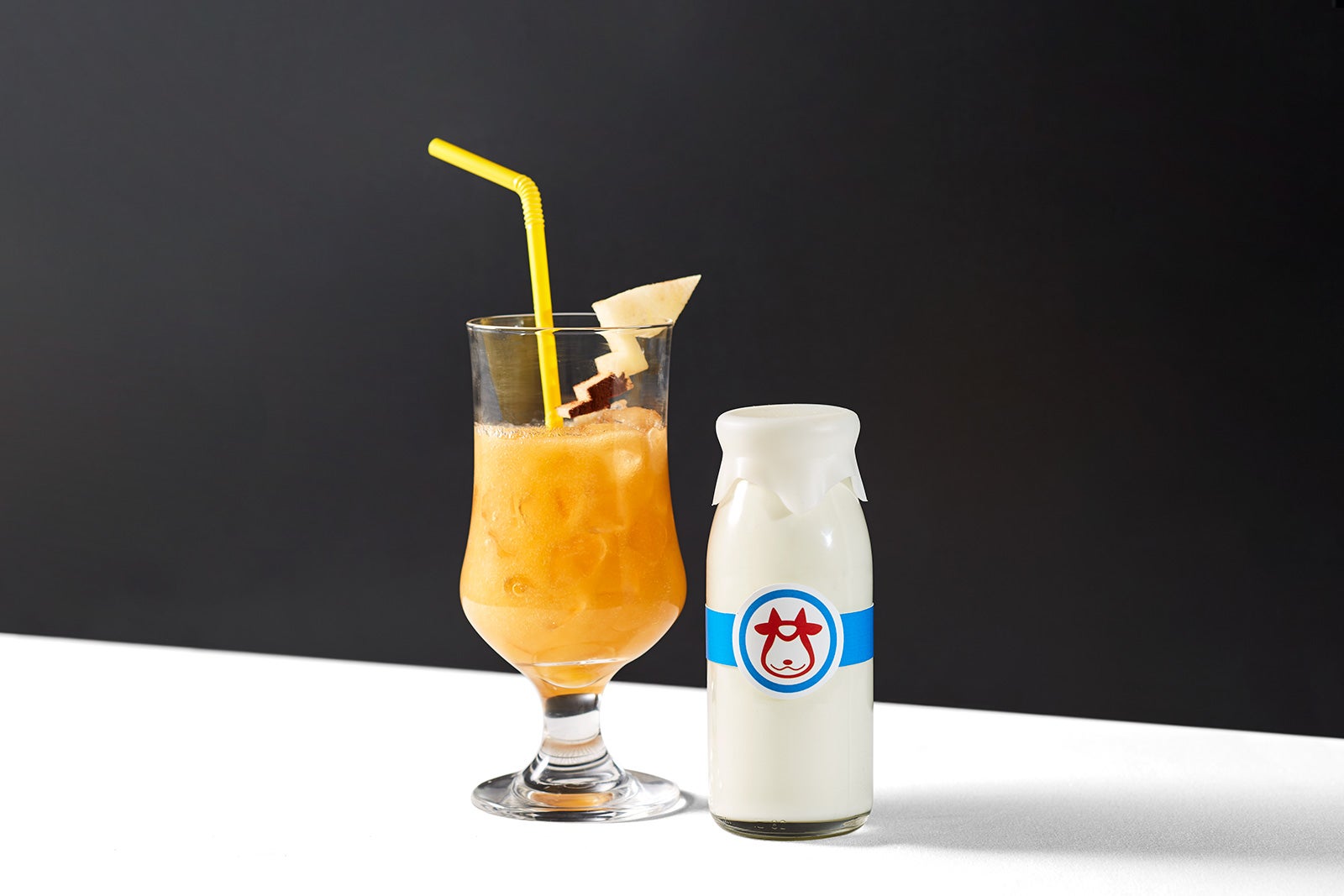 モーモーミルクとフレッシュフルーツのミックスオレ962円（1人前）（C）2017 Pokemon. （C）1995-2017 Nintendo/Creatures Inc./GAME FREAK inc.