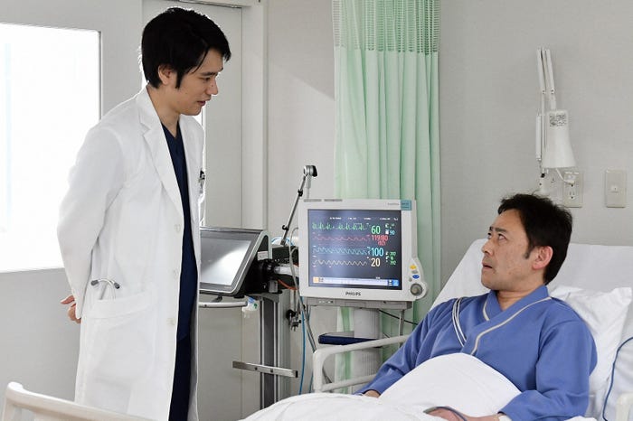 松山ケンイチ(左)「A LIFE~愛しき人~」第6話より(C)TBS