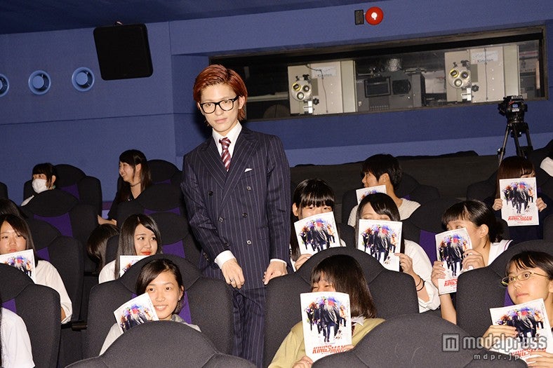 女子高生40人がこんどうの接近に大興奮