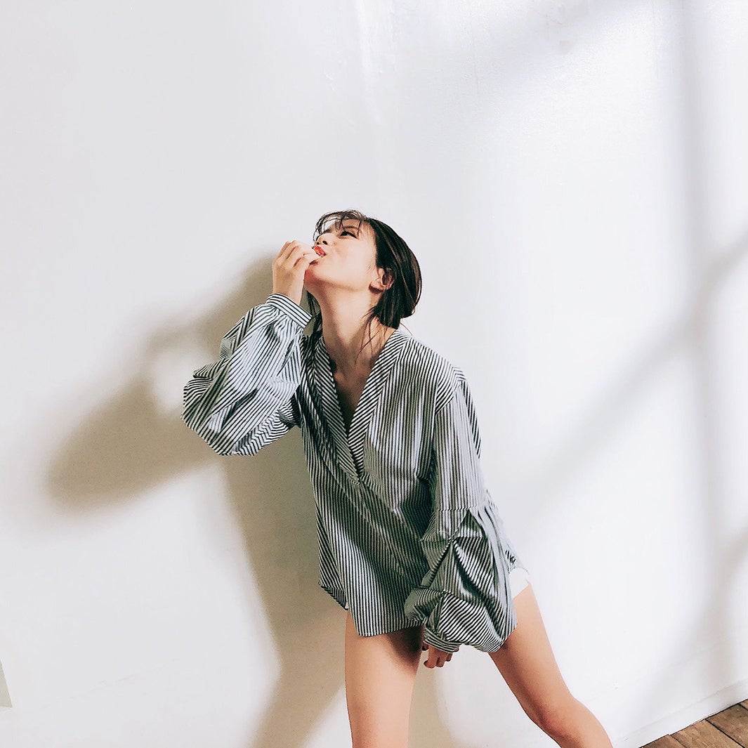 今田美桜写真集公式ツイッター（@mio2nd0121）より