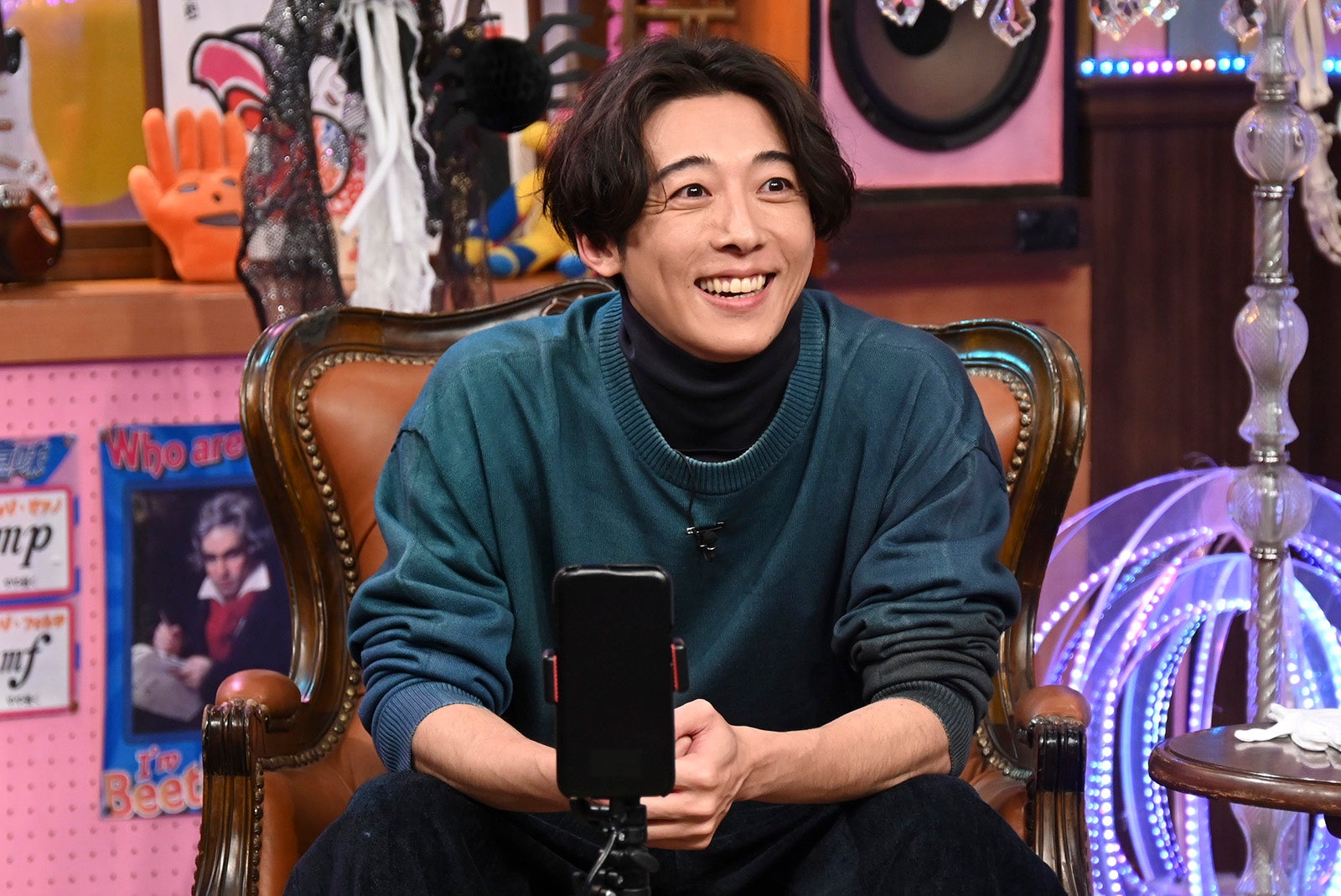 高橋一生、億万長者役経験でプレッシャー 硬貨＆紙幣目利き成功なるか？