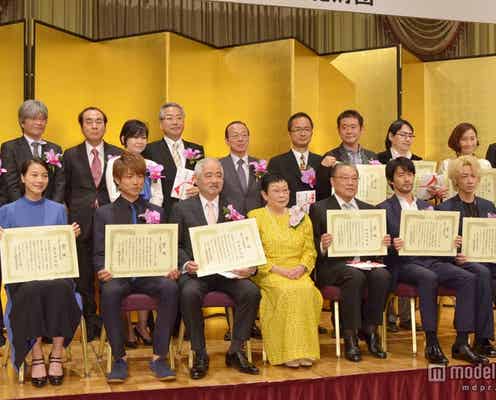 能年玲奈、綾野剛が新人賞受賞 豪華俳優集結の「橋田賞」授賞式