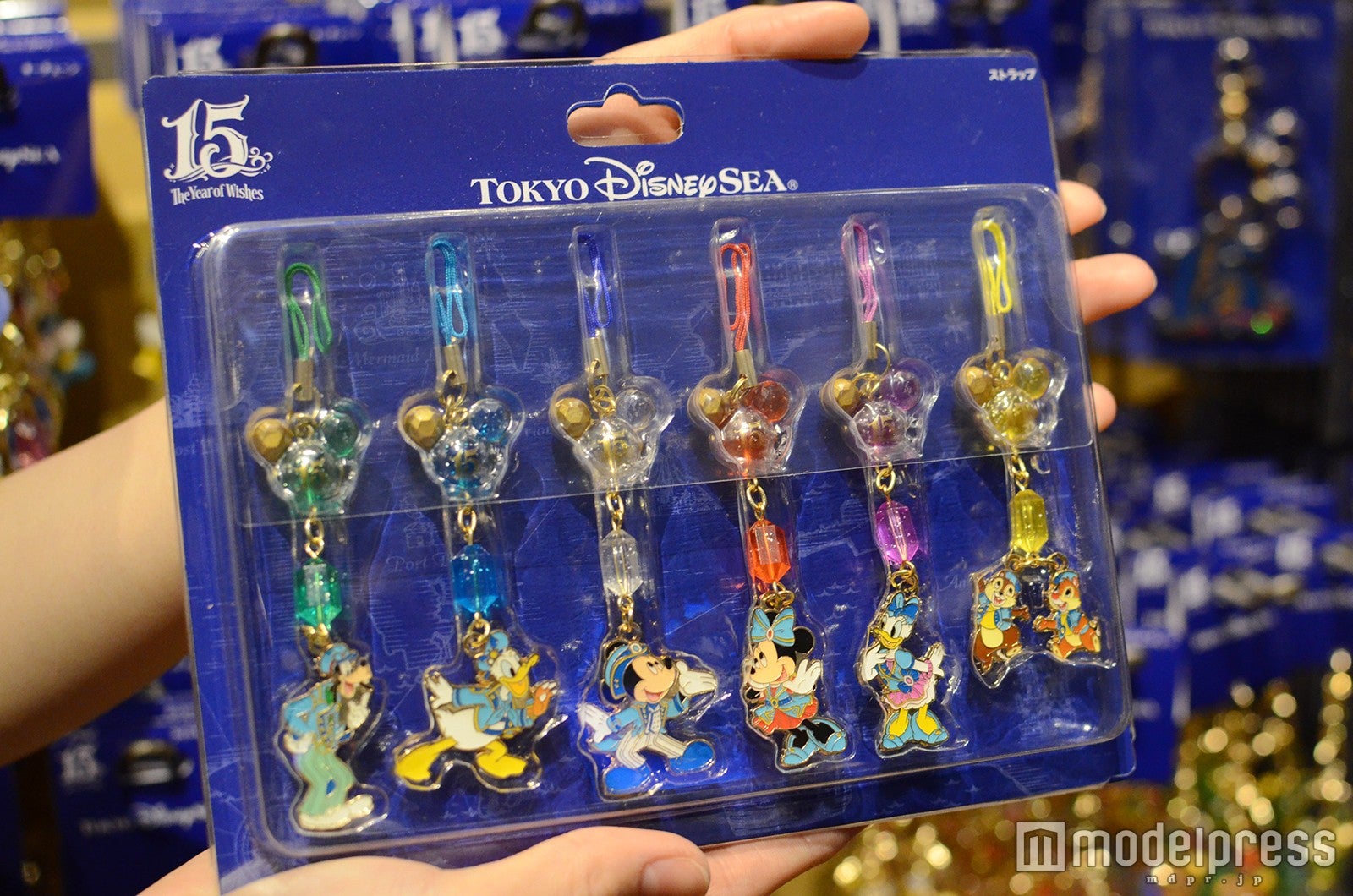 ストラップ￥2700（C）モデルプレス