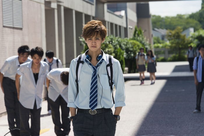 映画「兄に愛されすぎて困ってます」より(C)2017「兄こま」製作委員会(C)夜神里奈/小学館