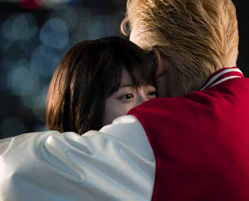 北村匠海、今田美桜を抱き寄せる「東京リベンジャーズ2」後編の場面写真解禁
