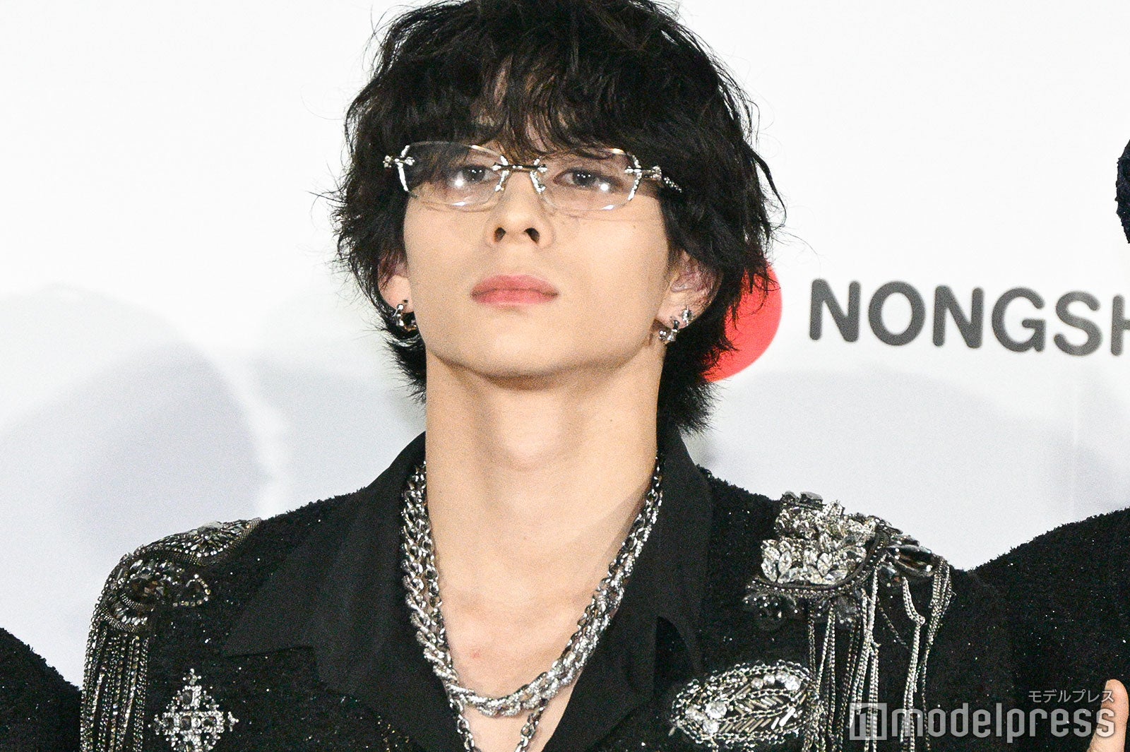 INI西洸人が重め前髪×リムレス 木村柾哉はベレー帽…“リアル王子