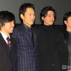 （左から）瑠東東一郎監督、千原ジュニア、大東俊介、板尾創路（C）モデルプレス