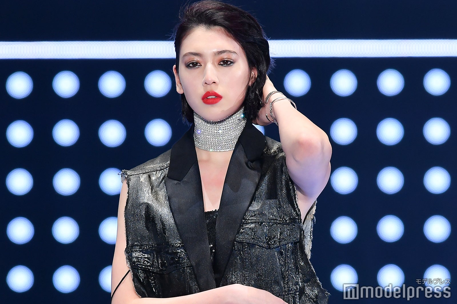三吉彩花、美脚あらわ クールな眼差しに歓声＜TGC2019S／S＞