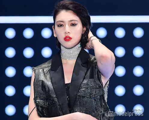 三吉彩花、美脚あらわ クールな眼差しに歓声<TGC2019S/S>