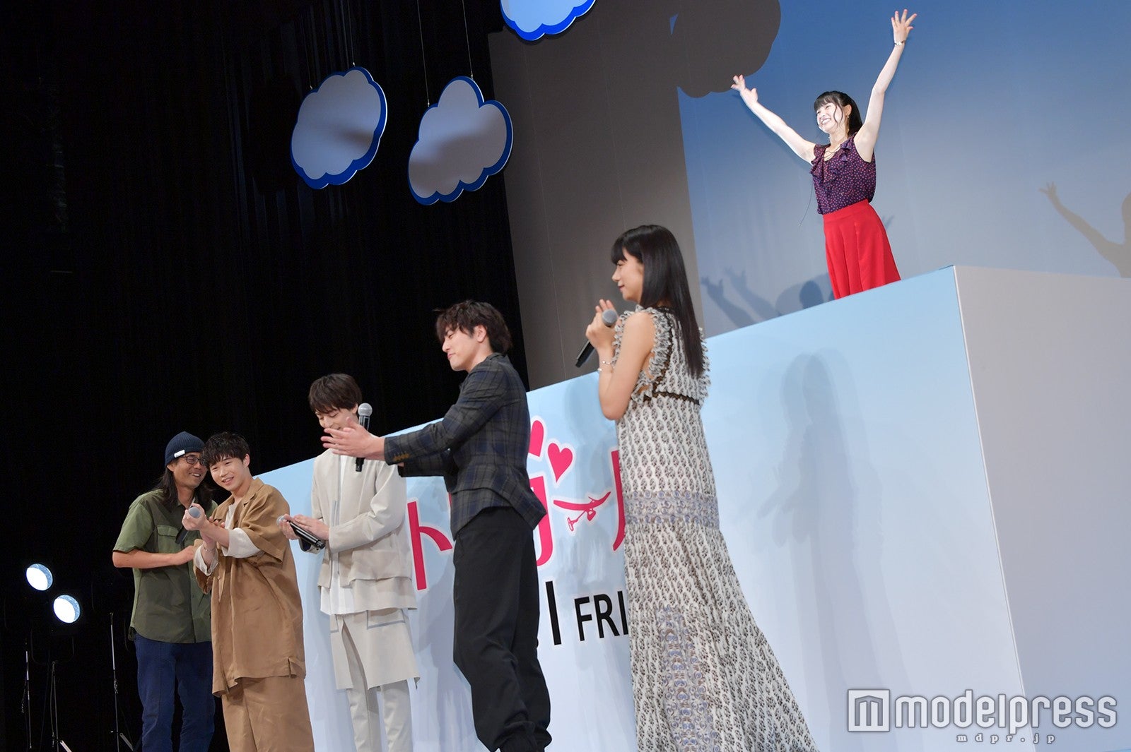 ジャンプ台より登場した土屋太鳳 （C）モデルプレス