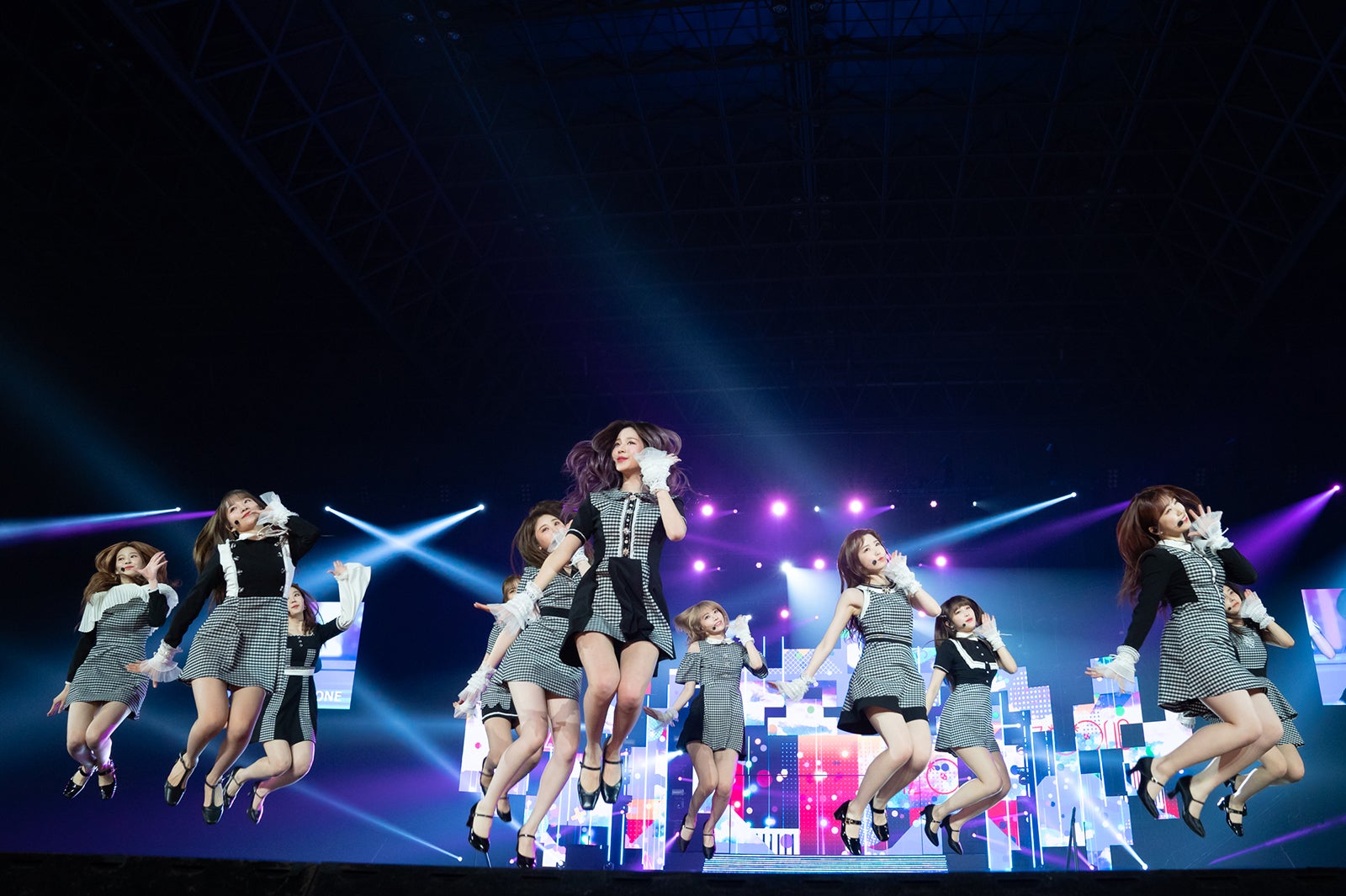 IZ*ONE （C） CJ ENM Co., Ltd, All Rights Reserved