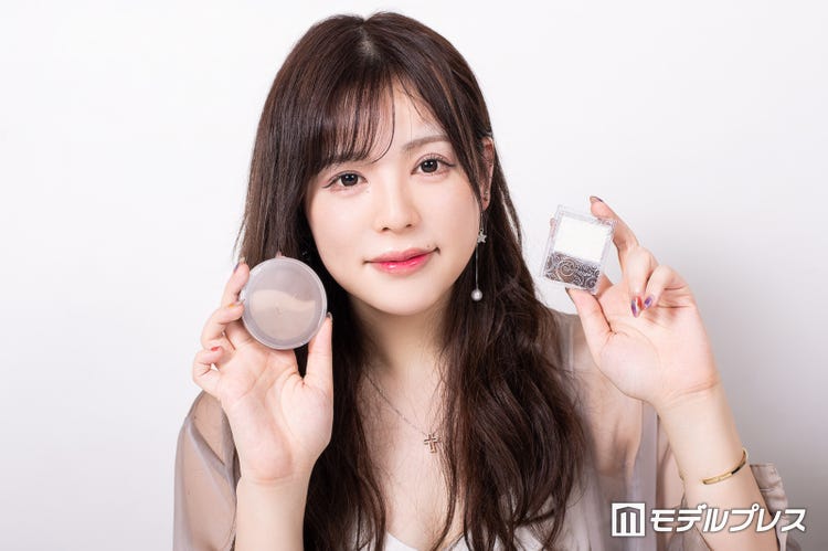 画像14 19 面長解消テクで注目集める美容系youtuber ちゅるのコスメポーチ公開 中顔面 人中短縮技 ノーファンデの秘訣とは モデルプレス