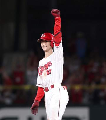 広島が快勝 5位・中日とゲーム差なしに接近 七回に一挙8得点の猛攻 好リリーフの岡本がチームトップの7勝目