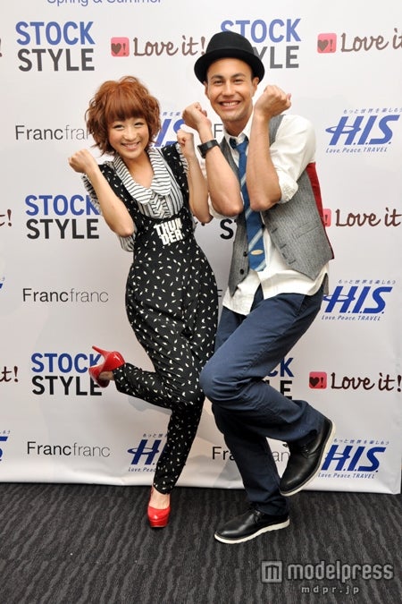 左から：鈴木奈々、ユージ