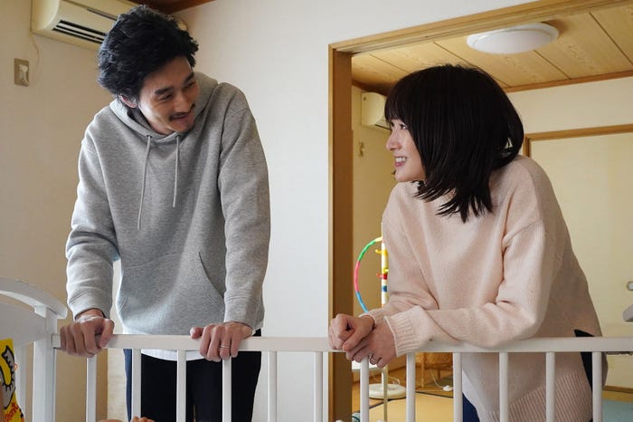 栁俊太郎、高梨臨「夫を社会的に抹殺する5つの方法 Season2」第1話より(C)テレビ東京