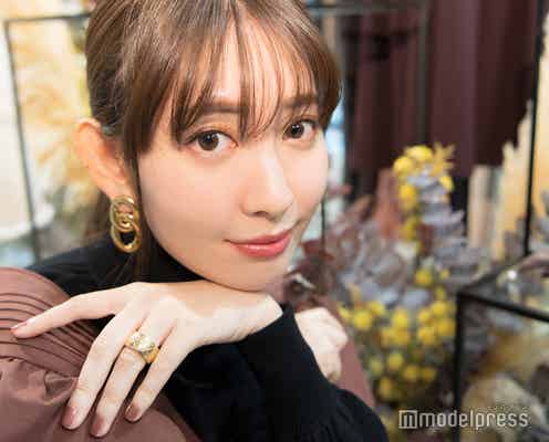 小嶋陽菜流“リップメイク”は引き算がカギ 秋ドレスの着こなしポイント・こだわりのSNS活用法にも迫る<「Her lip to」Fall Collectionインタビュー>