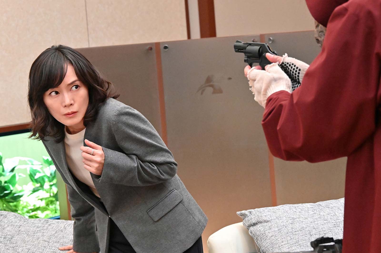 奥貫薫「新空港占拠」第2話より（C）日本テレビ