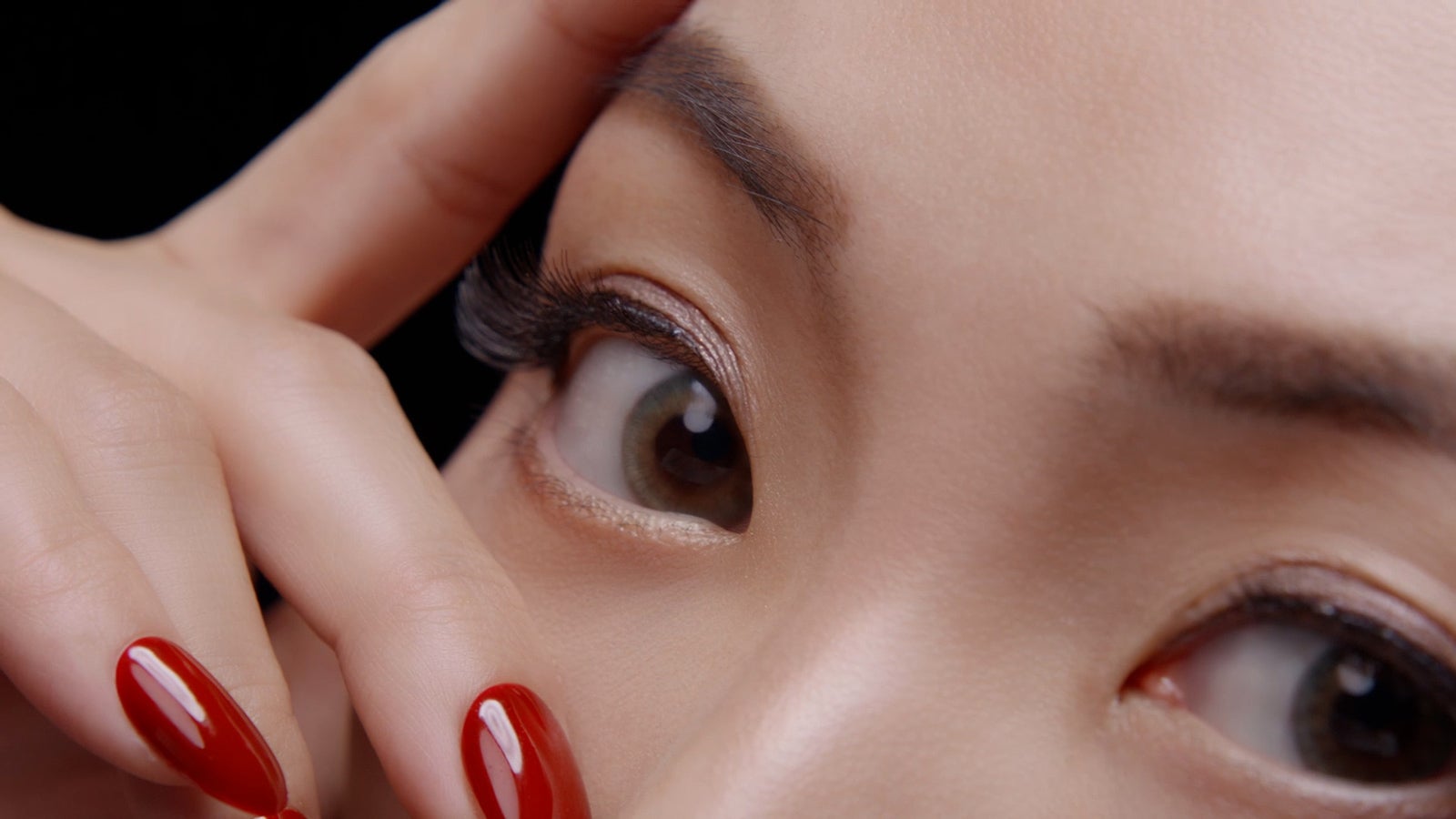 フワちゃん／新CM「その正体は」篇より（提供写真）