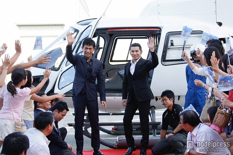 （左から）江口洋介、本木雅弘（C）2015「天空の蜂」製作委員会