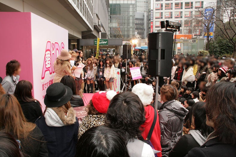 渋谷ハチ公前特設ステージ