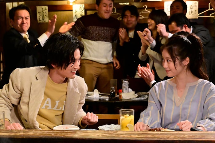 渡邊圭祐、今田美桜 「恋はDeepに」第5話より(C)日本テレビ