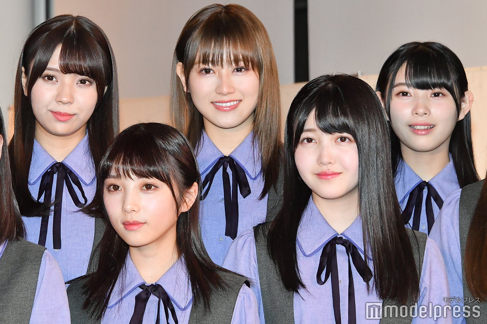 （下段左から）与田祐希、久保史緒里（上段左から）小林由依、守屋茜、柿崎芽実 （C）モデルプレス