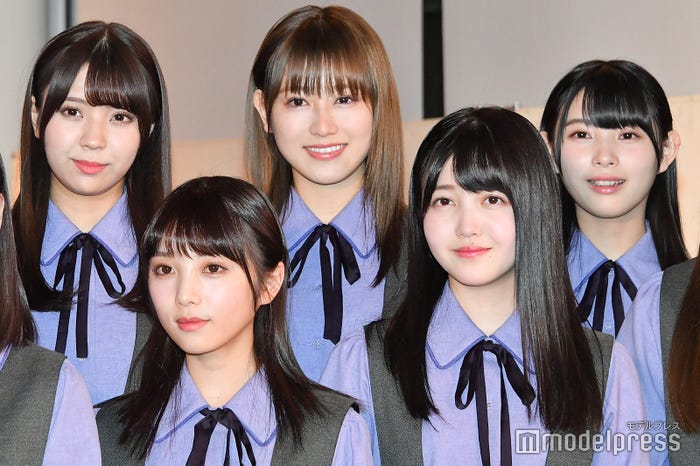 (下段左から)与田祐希、久保史緒里(上段左から)小林由依、守屋茜、柿崎芽実 (C)モデルプレス