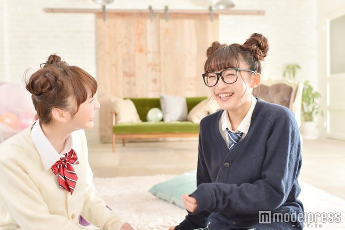 まこみな/(左から)まこ、みなみ/(C)モデルプレス