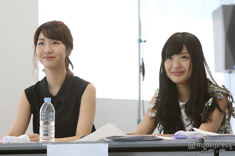 審査する柏木由紀、北原里英（C）AKS