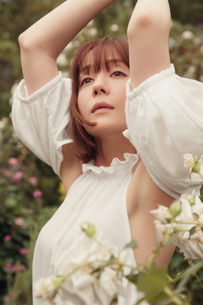 トリンドル玲奈写真集「あいまい」(2022年1月23日発売)(C)撮影:菊地泰久(画像提供:講談社)