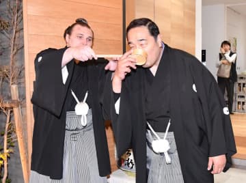 安青錦、新大関Vの裏で重圧「初日は逃げ出したいと」食べられず、寝られず…師匠・安治川親方が代弁「逃げずに力に変えてくれた」