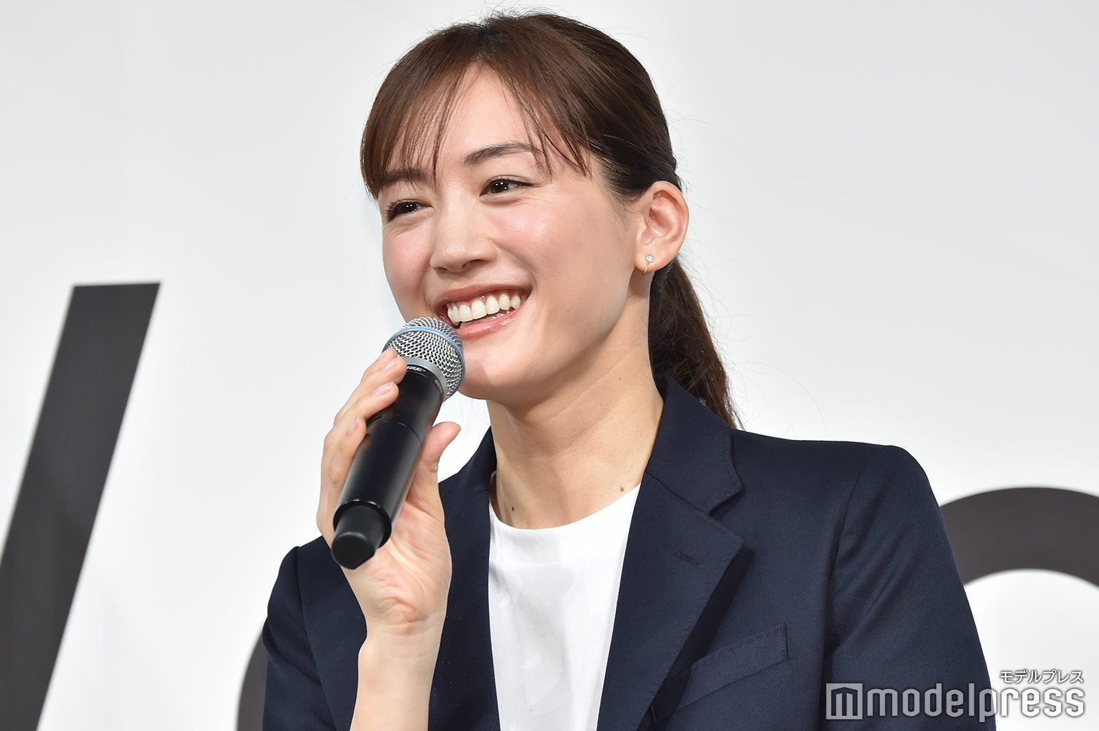 綾瀬はるか サイズのシール剥がし忘れたまま 失敗あるあるに共感 やったことあります モデルプレス 綾瀬はるか サイズのシール剥がし忘れたまま 失敗あるあるに共感 やったことあります モデルプレス