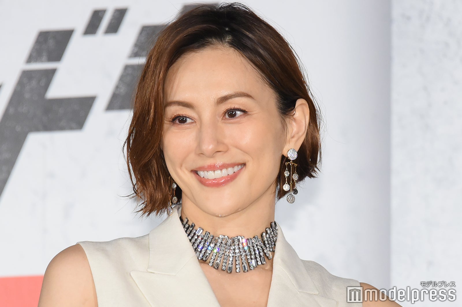 米倉涼子、サプライズに感涙「感動で立てない」＜ブラック・ウィドウ＞