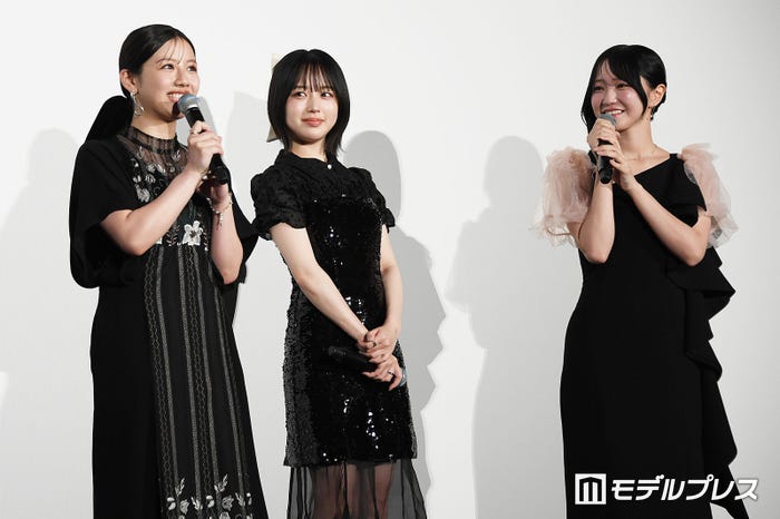 末澤誠也に「女子会みたい」と言われた渡邉美穂、なえなの、野口衣織(C)モデルプレス
