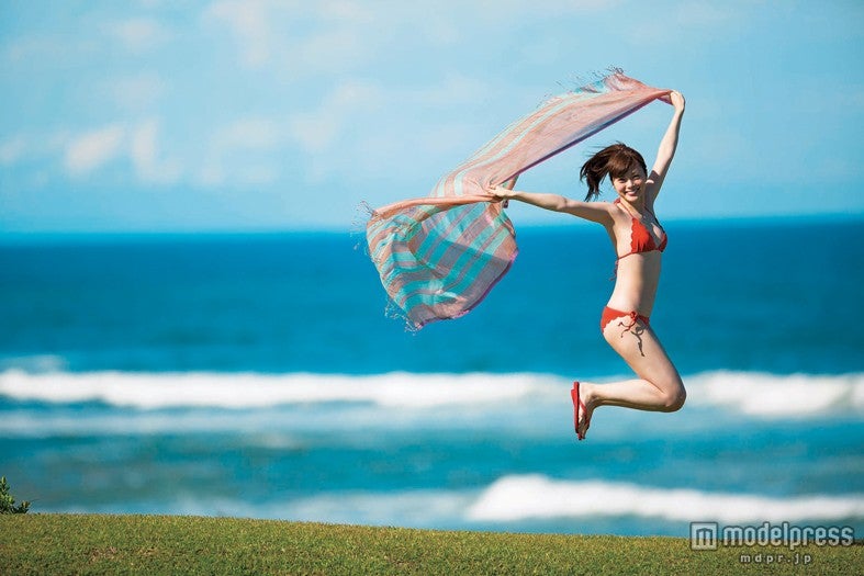 乃木坂46白石麻衣、大胆ビキニショット解禁