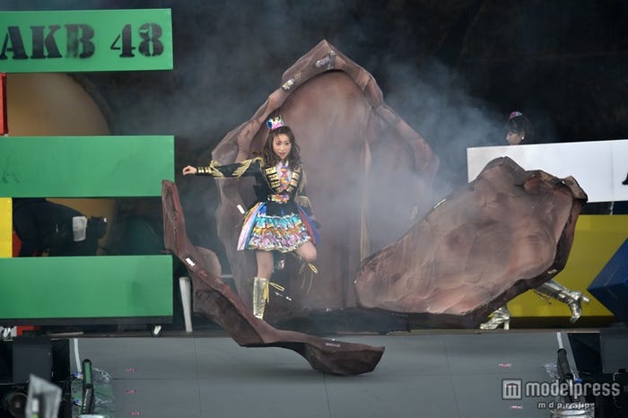 Akb48 初の国立で7万人魅了 新曲初披露にテレビ2番組乱入のサプライズ ライブレポ セットリスト モデルプレス Akb48 初の国立で7万人魅了 新曲初披露にテレビ2番組乱入のサプライズ ライブレポ セットリスト モデルプレス