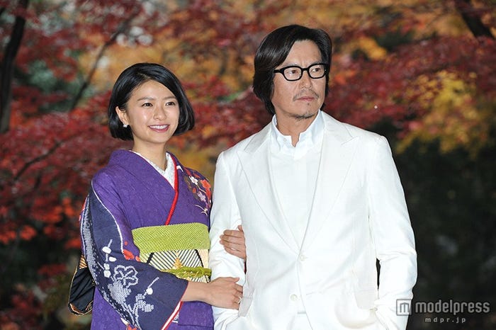 (左から)榮倉奈々、豊川悦司