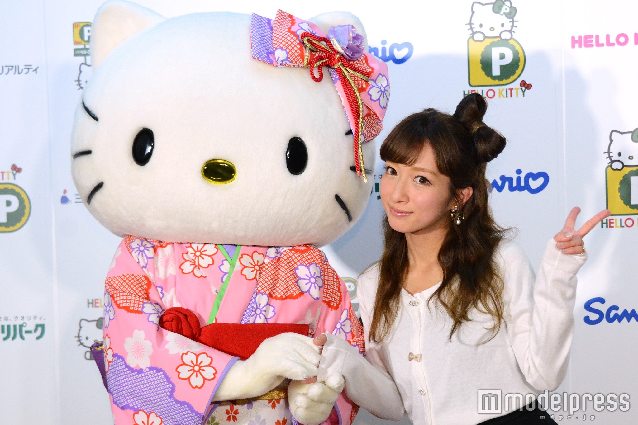 ハローキティ、辻希美（C）モデルプレス
