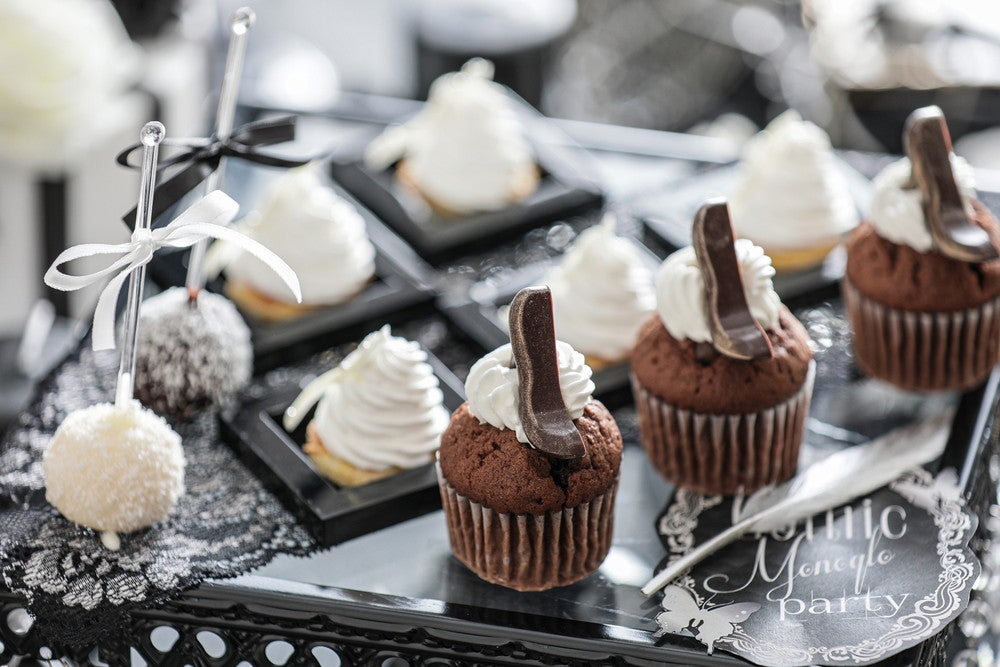 モノクロ・ゴシック スイーツパーティー／画像提供：ベストブライダル