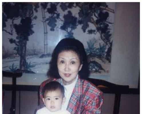 森星、祖母・森英恵さんとの幼少期2ショット公開「家族を束ねてくれた深い愛情と、仕事に対する強い信念を忘れません」