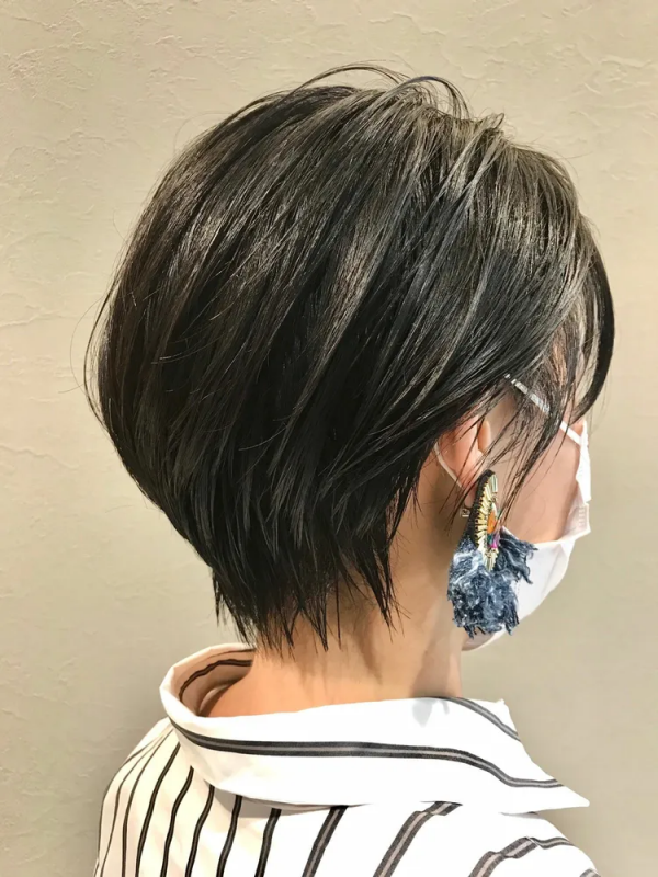 透明感のあるヘアカラーにしたいなら ダークグレー のおしゃれな髪色カタログ モデルプレス