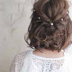 結婚式 お呼ばれヘアアレンジ シンプルで上品なミディアムの髪型 モデルプレス 結婚式 お呼ばれヘアアレンジ シンプルで上品なミディアムの髪型 モデルプレス